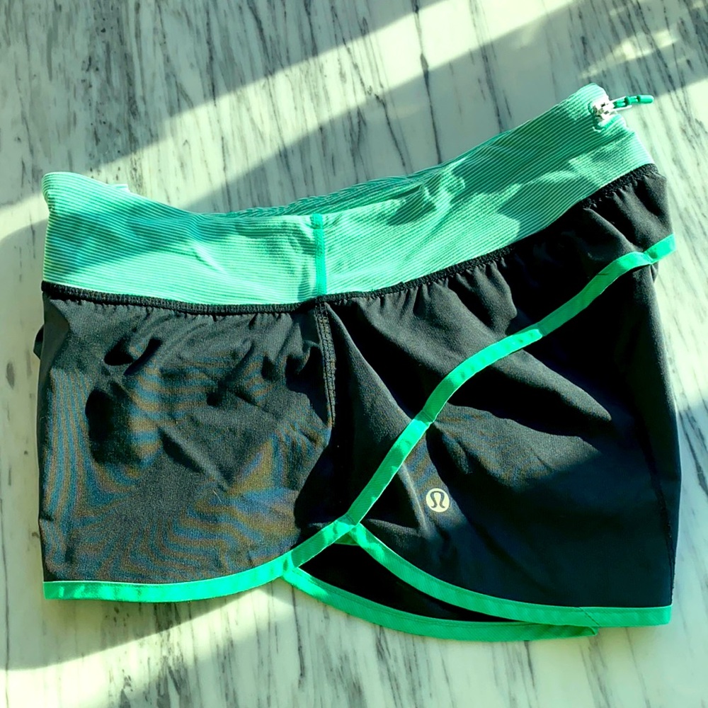 Lululemon Women’s Run Swiftly Shorts Size 8 Green/Black.